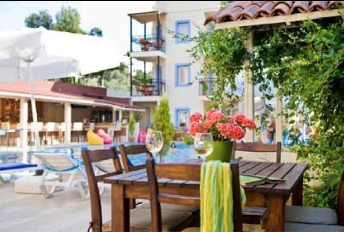 Merve Apartments: Central Bodrum Home with Street Cats Exterior photo